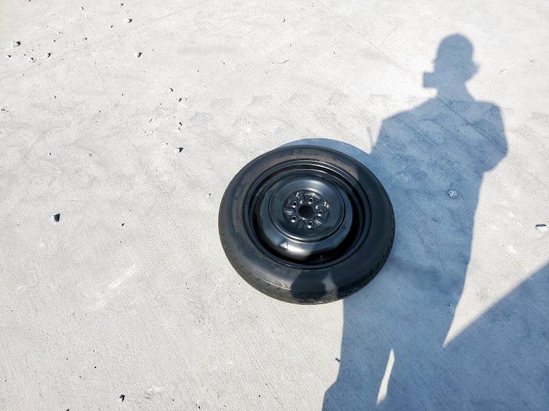 JTDKN3DUXF1880913 - 2015 TOYOTA PRIUS ვერცხლისფერი ფოტო 12