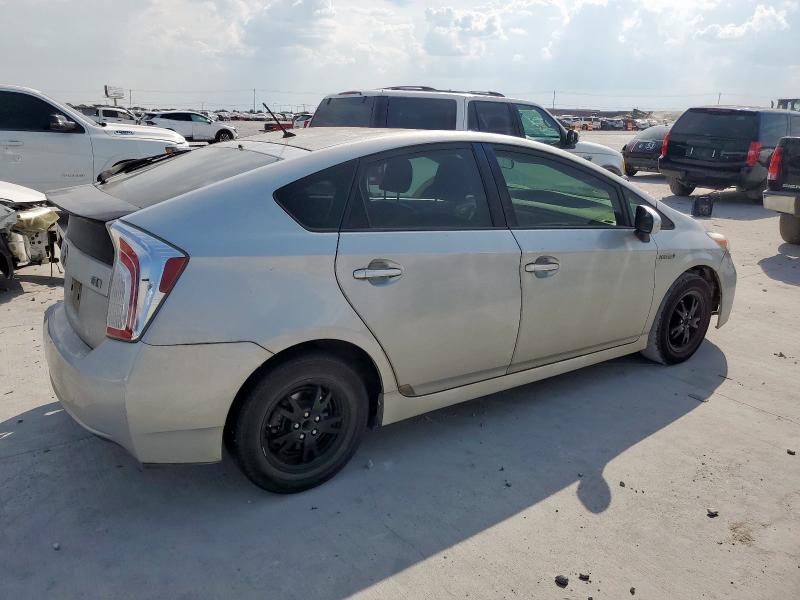 JTDKN3DUXF1880913 - 2015 TOYOTA PRIUS ვერცხლისფერი ფოტო 3