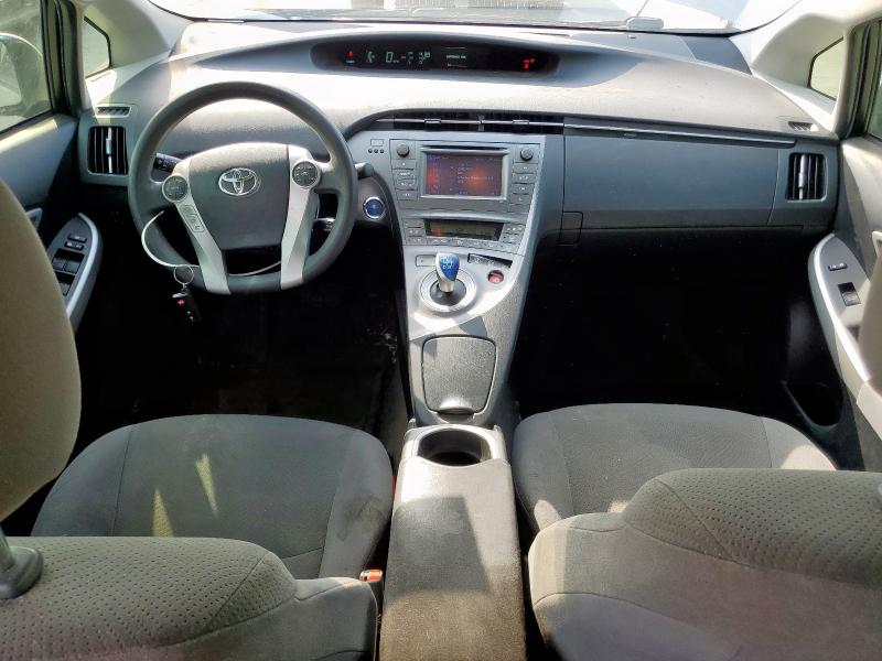 JTDKN3DUXF1880913 - 2015 TOYOTA PRIUS ვერცხლისფერი ფოტო 8