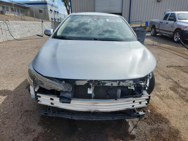 5YFEPRAE9LP007863 - 2020 TOYOTA COROLLA LE فضي صورة 5