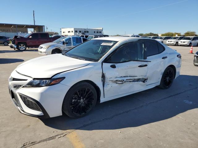 4T1G11AK8NU033910 - 2022 TOYOTA CAMRY SE WHITE photo 1