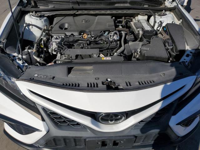 4T1G11AK8NU033910 - 2022 TOYOTA CAMRY SE WHITE photo 11
