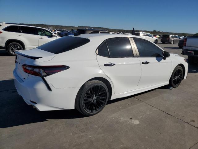 4T1G11AK8NU033910 - 2022 TOYOTA CAMRY SE WHITE photo 3