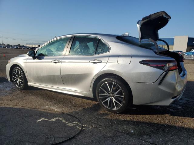 4T1G11AK7NU717430 - 2022 TOYOTA CAMRY SE 银色 照片 2
