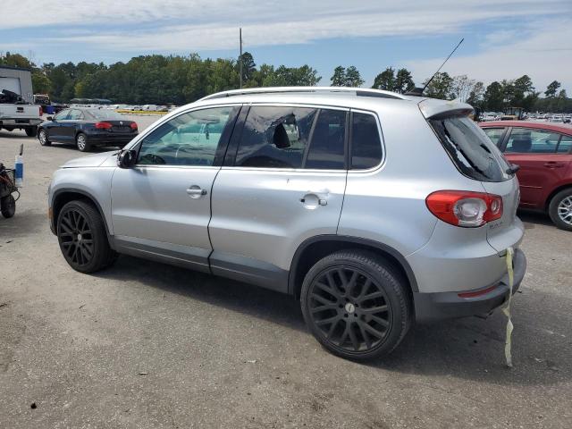 WVGAV7AX8BW521733 - 2011 VOLKSWAGEN TIGUAN S 银色 照片 2