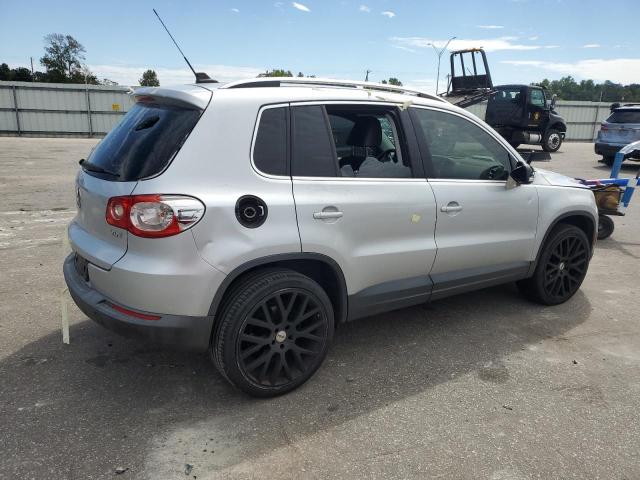 WVGAV7AX8BW521733 - 2011 VOLKSWAGEN TIGUAN S 银色 照片 3