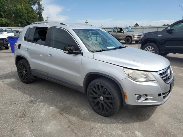 WVGAV7AX8BW521733 - 2011 VOLKSWAGEN TIGUAN S 银色 照片 4