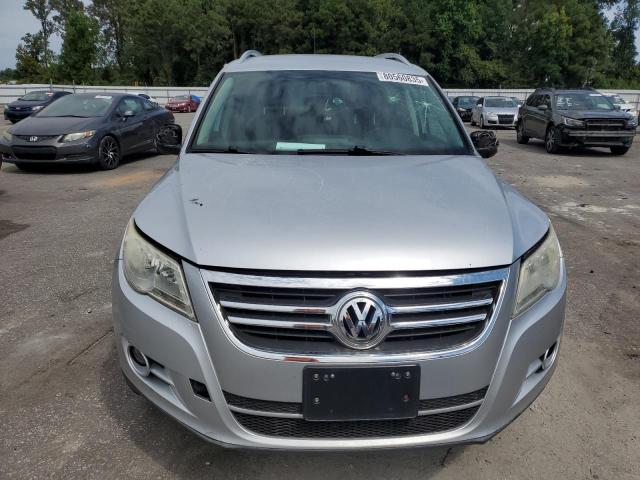 WVGAV7AX8BW521733 - 2011 VOLKSWAGEN TIGUAN S 银色 照片 5
