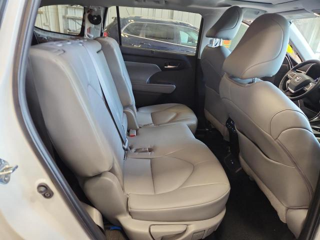 5TDHZRBH1NS589984 - 2022 TOYOTA HIGHLANDER XLE WHITE photo 11