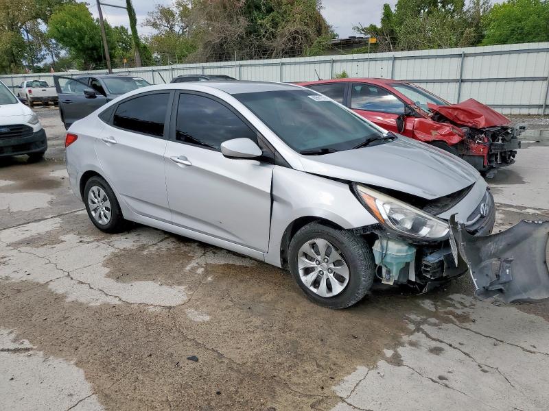 KMHCT4AE0HU174382 - 2017 HYUNDAI ACCENT SE 银色 照片 4