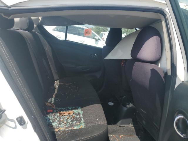 3N1CN7AP9JK398521 - 2018 NISSAN VERSA S WHITE photo 10