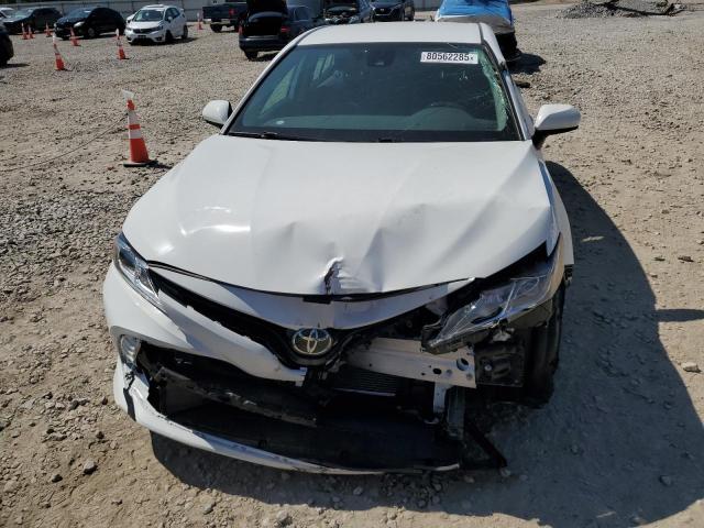 4T1C11AK9LU975606 - 2020 TOYOTA CAMRY LE WHITE photo 5