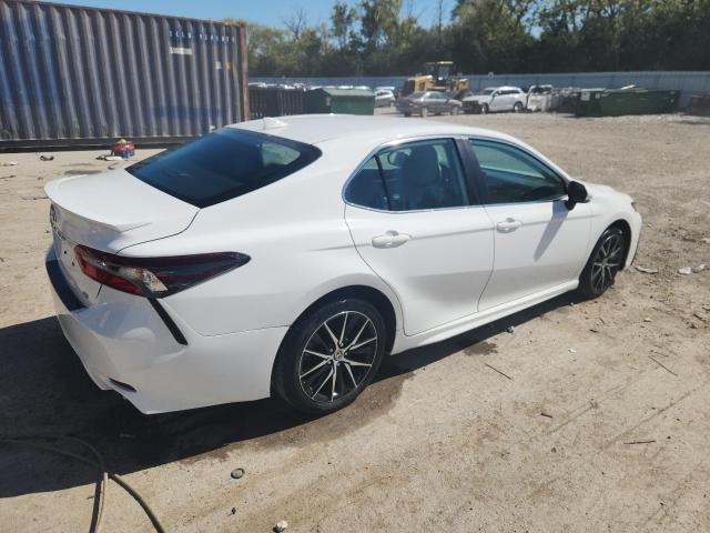 4T1G11AK6NU636242 - 2022 TOYOTA CAMRY SE WHITE photo 3