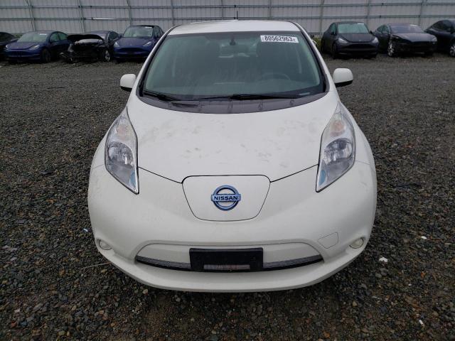 1N4AZ0CP0FC306115 - 2015 NISSAN LEAF S WHITE photo 5