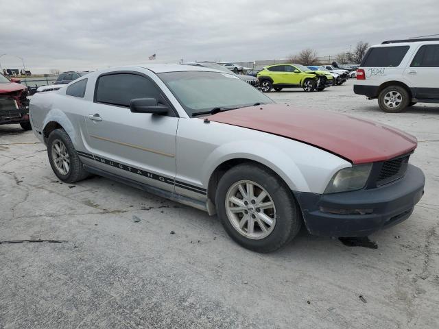 1ZVFT80N255209033 - 2005 FORD MUSTANG TWO TONE photo 4