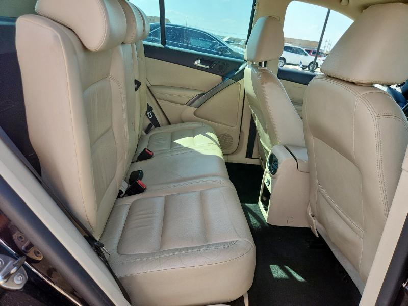 WVGAV7AX3AW000272 - 2010 VOLKSWAGEN TIGUAN S 黑色 照片 10