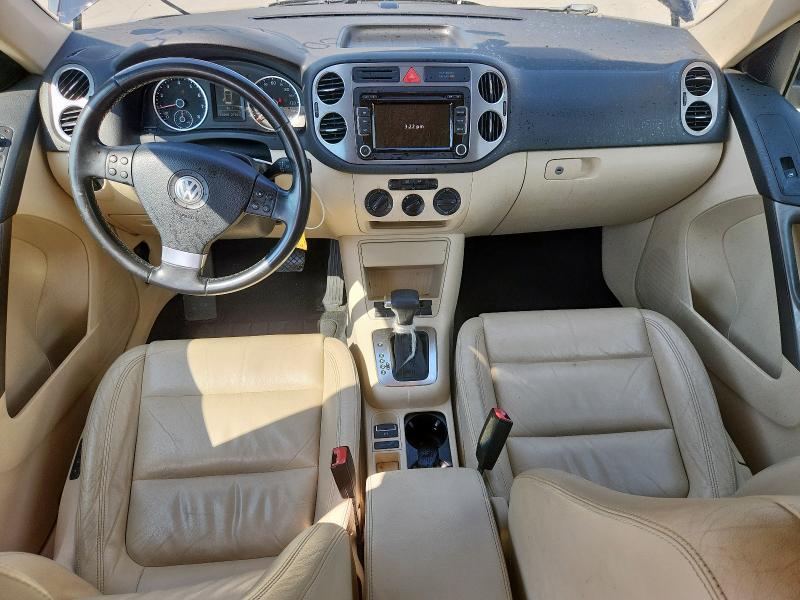 WVGAV7AX3AW000272 - 2010 VOLKSWAGEN TIGUAN S 黑色 照片 8