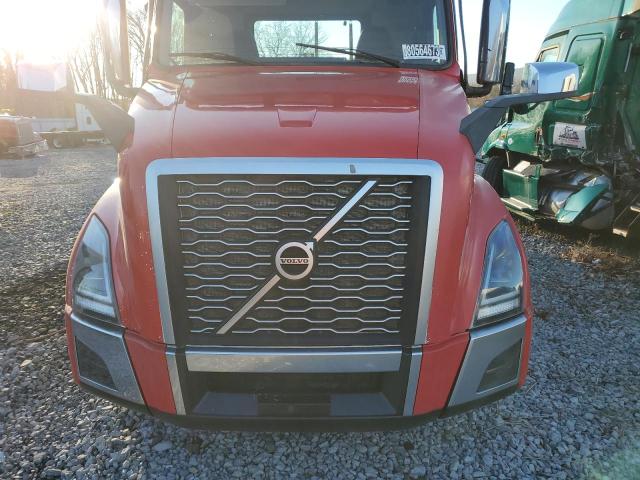 4V4NC9EH1JN902360 - 2018 VOLVO VN VNL RED photo 7