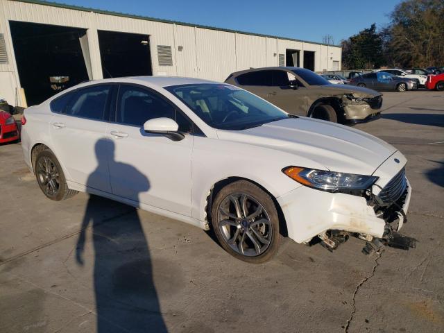 3FA6P0G70HR154430 - 2017 FORD FUSION S WHITE photo 4