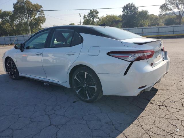 4T1B61HK5KU213939 - 2019 TOYOTA CAMRY XSE WHITE photo 2