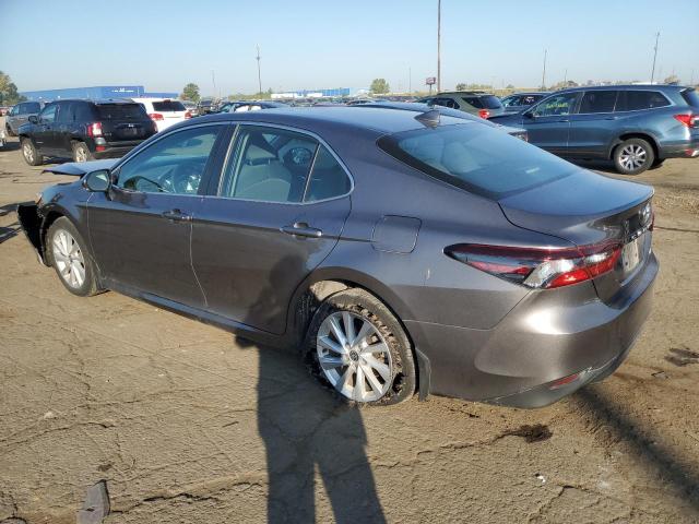 4T1R11AK7PU146100 - 2023 TOYOTA CAMRY LE GRAY photo 2
