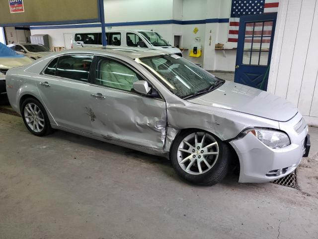1G1ZE5E76BF389988 - 2011 CHEVROLET MALIBU LTZ ვერცხლისფერი ფოტო 4