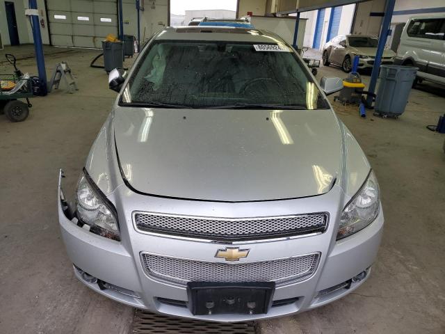1G1ZE5E76BF389988 - 2011 CHEVROLET MALIBU LTZ ვერცხლისფერი ფოტო 5