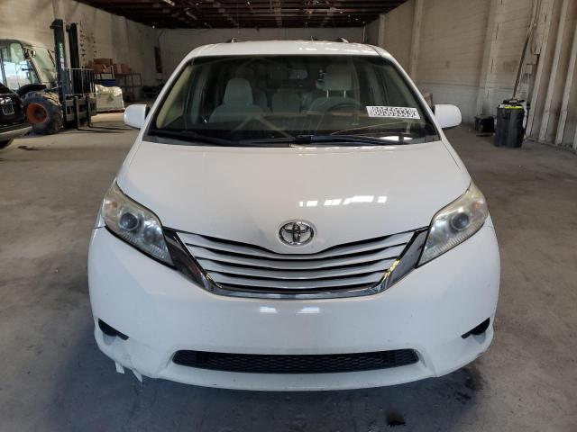 5TDKK3DC0FS553939 - 2015 TOYOTA SIENNA LE WHITE photo 5