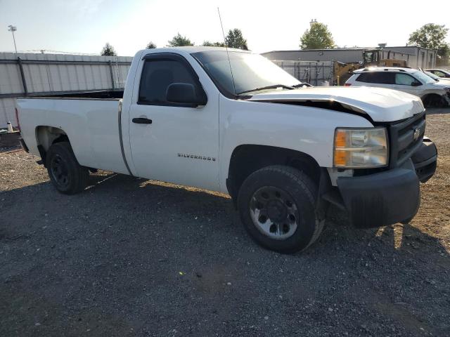 1GCEC14X57Z619709 - 2007 CHEVROLET SILVERADO C1500 CLASSIC WHITE photo 4