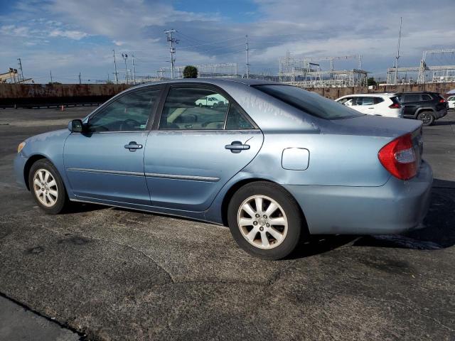 4T1BE30K12U536847 - 2002 TOYOTA CAMRY LE BLUE photo 2