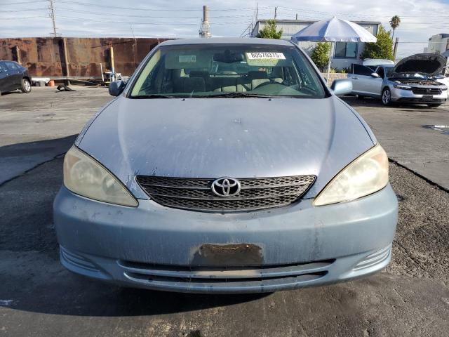4T1BE30K12U536847 - 2002 TOYOTA CAMRY LE BLUE photo 5