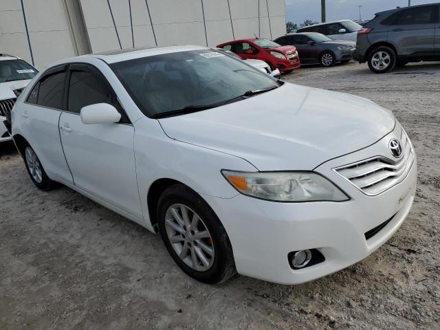 4T1BK3EK6BU610104 - 2011 TOYOTA CAMRY SE WHITE photo 4