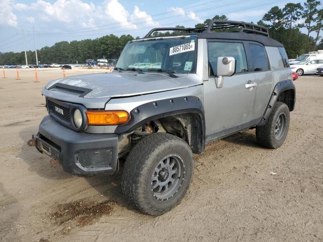 2010 TOYOTA FJ CRUISER, 