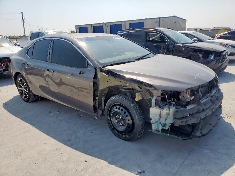 4T1B11HK0JU115270 - 2018 TOYOTA CAMRY L GRAY photo 4