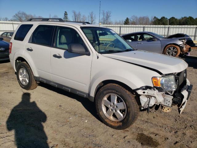 1FMCU9D74BKA37424 - 2011 FORD ESCAPE XLT WHITE photo 4