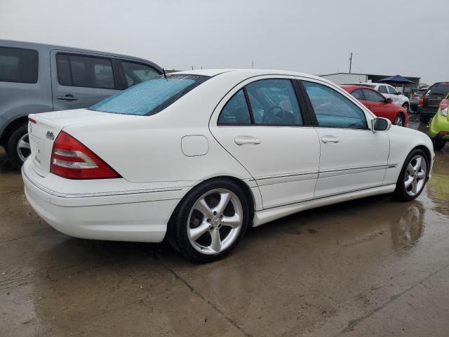 WDBRF52H66A904202 - 2006 MERCEDES-BENZ C 230 WHITE photo 3