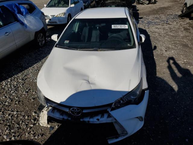 4T1BF1FK6HU358838 - 2017 TOYOTA CAMRY LE WHITE photo 5