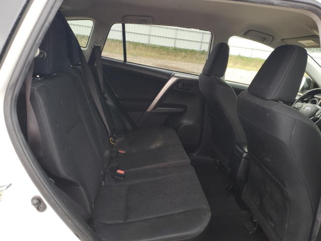 JTMBFREV9JJ719985 - 2018 TOYOTA RAV4 LE 白色 照片 11