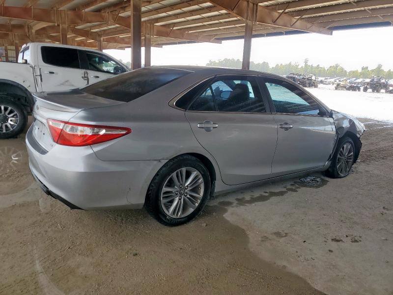 4T1BF1FK6GU238939 - 2016 TOYOTA CAMRY LE 银色 照片 3