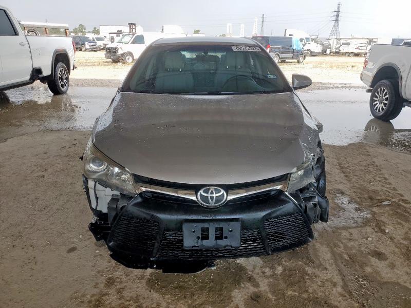 4T1BF1FK6GU238939 - 2016 TOYOTA CAMRY LE 银色 照片 5