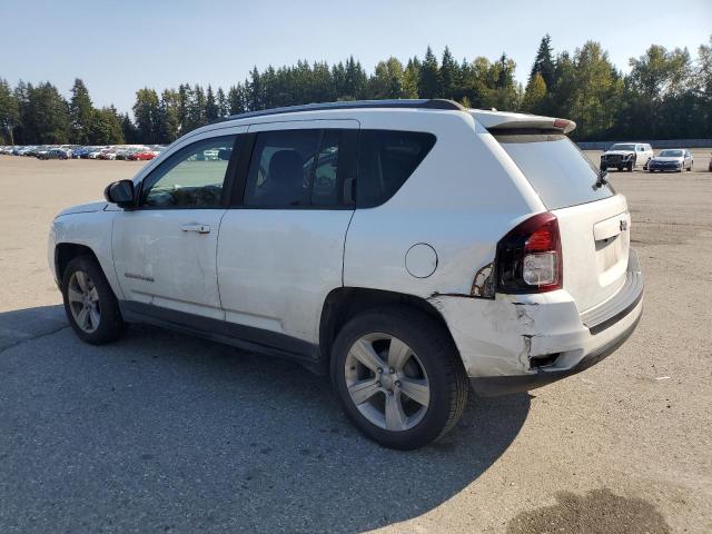 1C4NJCBAXGD615796 - 2016 JEEP COMPASS SPORT أبيض صورة 2