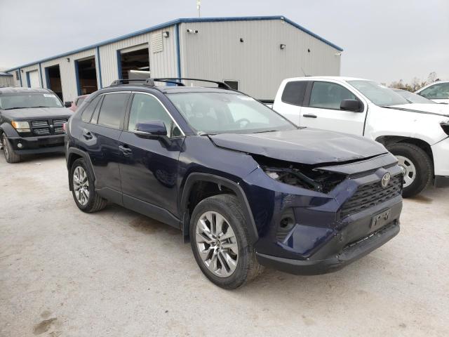 2T3C1RFV5MW158742 - 2021 TOYOTA RAV4 XLE PREMIUM BLUE photo 4