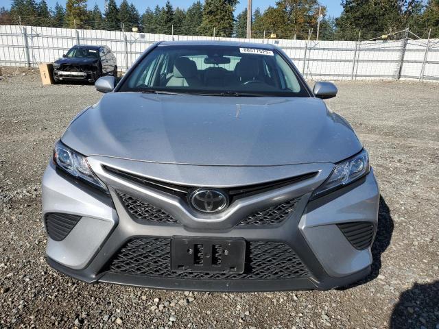 4T1G11AK0LU366812 - 2020 TOYOTA CAMRY SE SILVER photo 5
