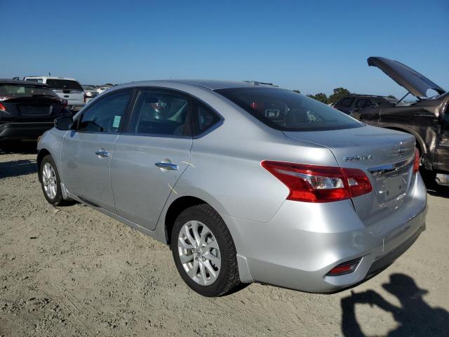 3N1AB7AP8JY348724 - 2018 NISSAN SENTRA S ვერცხლისფერი ფოტო 2