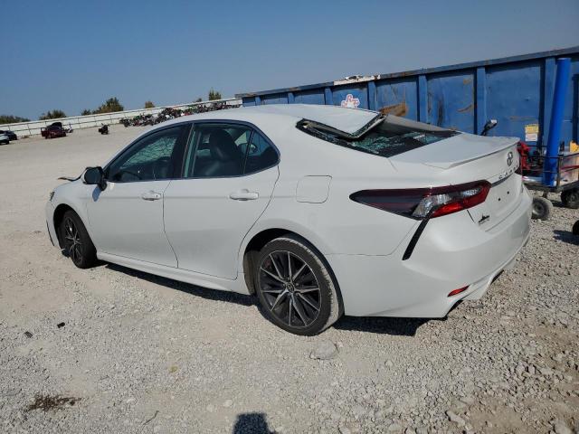 4T1G11AKXNU041751 - 2022 TOYOTA CAMRY SE WHITE photo 2