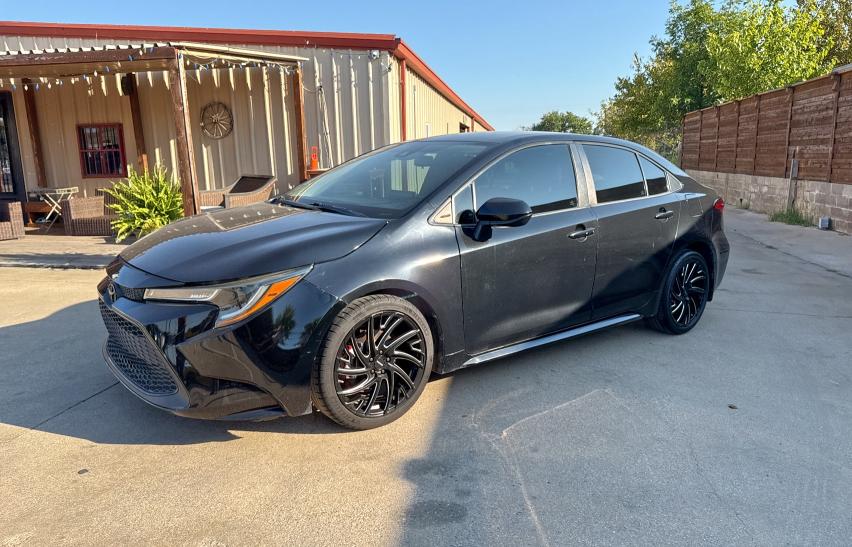 5YFEPMAE8MP200669 - 2021 TOYOTA COROLLA LE BLACK photo 2