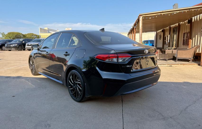 5YFEPMAE8MP200669 - 2021 TOYOTA COROLLA LE BLACK photo 3