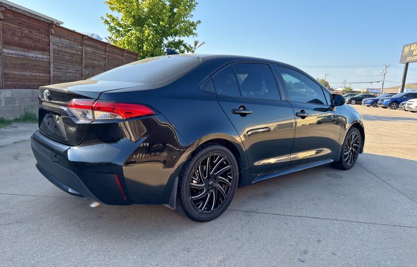 5YFEPMAE8MP200669 - 2021 TOYOTA COROLLA LE BLACK photo 4