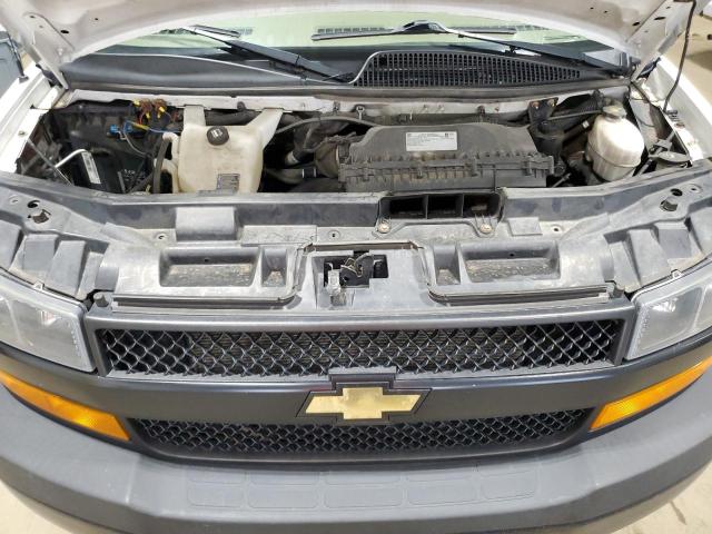 1GCWGAFP3K1270594 - 2019 CHEVROLET EXPRESS G2 WHITE photo 12