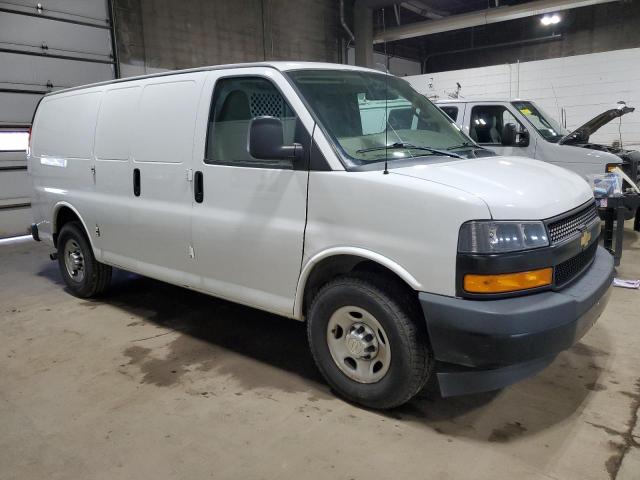 1GCWGAFP3K1270594 - 2019 CHEVROLET EXPRESS G2 WHITE photo 4